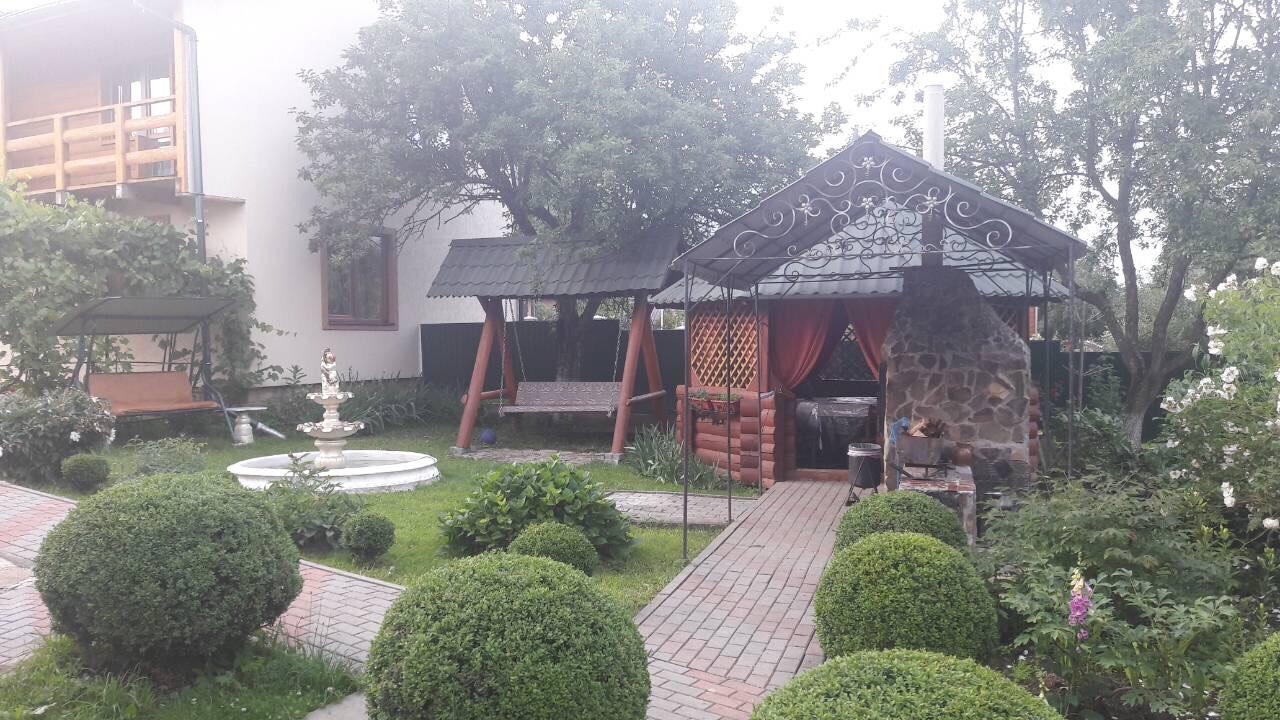 U Romana Yaremche Bagian luar foto