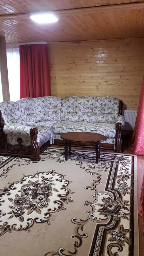 U Romana Yaremche Bagian luar foto