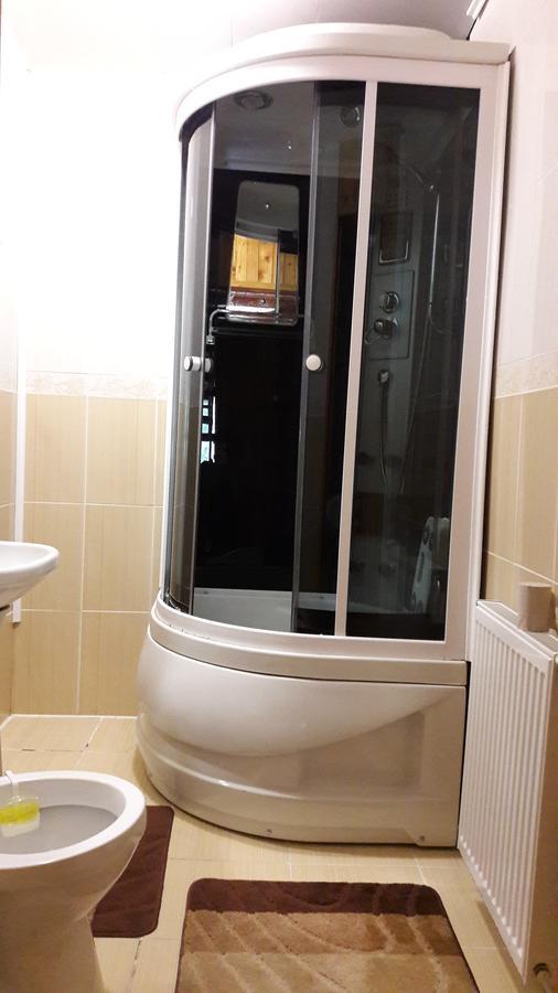 U Romana Yaremche Bagian luar foto
