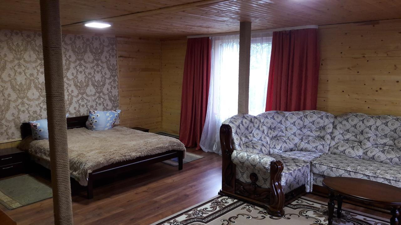 U Romana Yaremche Bagian luar foto