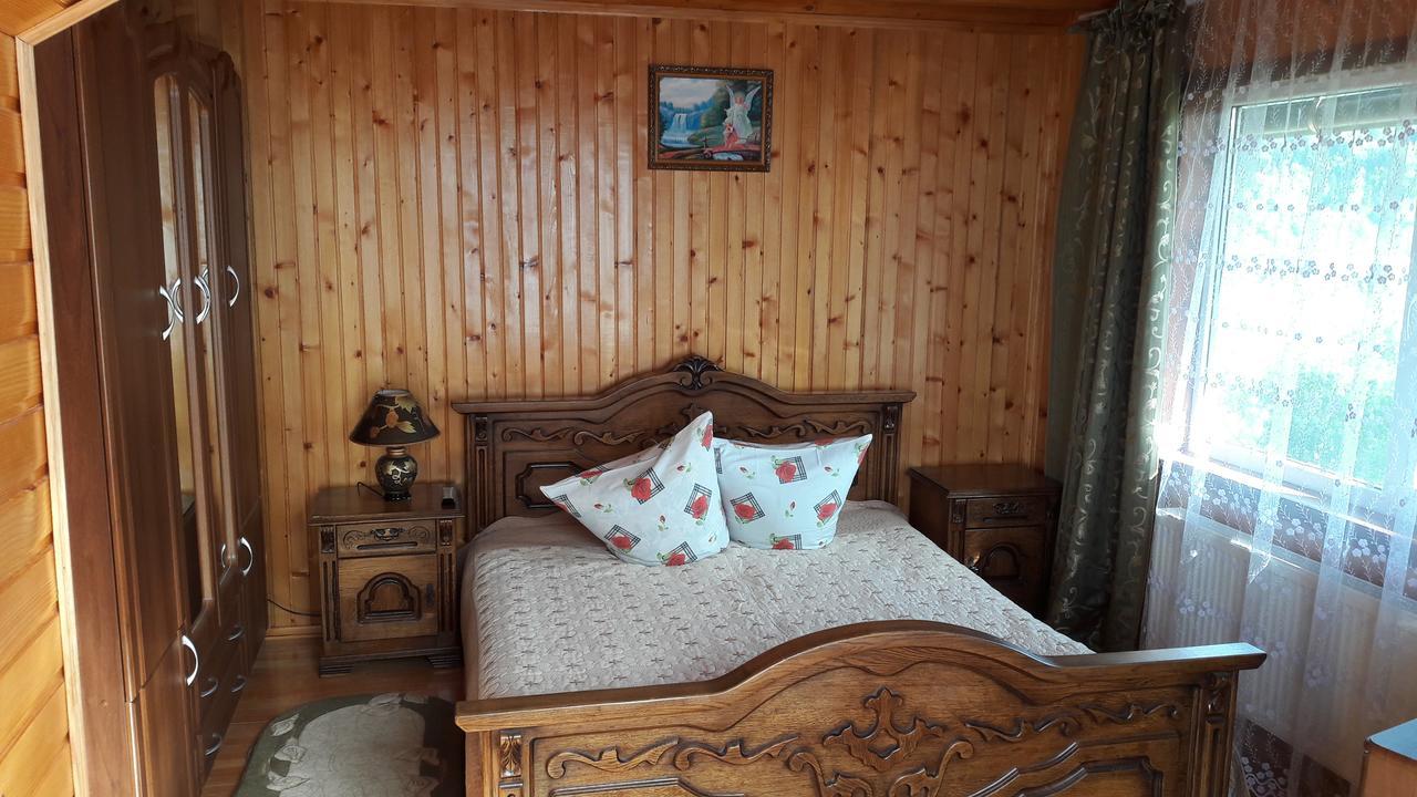 U Romana Yaremche Bagian luar foto