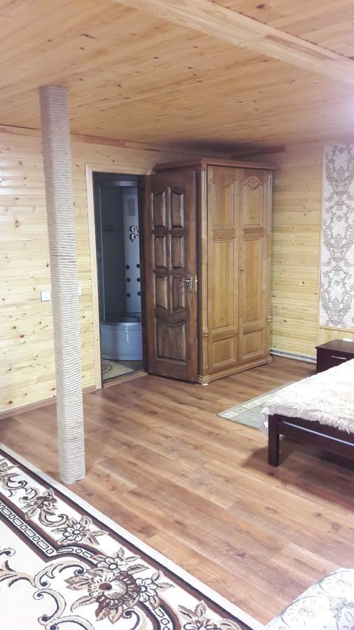 U Romana Yaremche Bagian luar foto