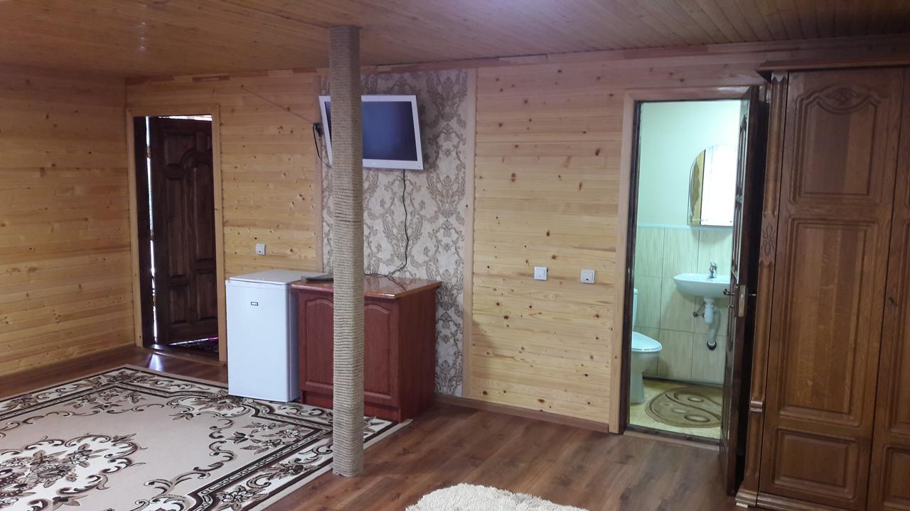 U Romana Yaremche Bagian luar foto