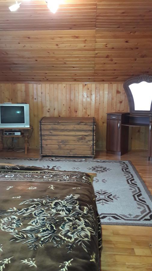 U Romana Yaremche Bagian luar foto