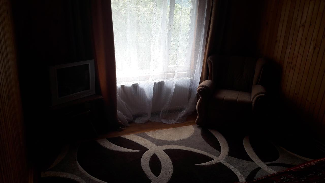 U Romana Yaremche Bagian luar foto